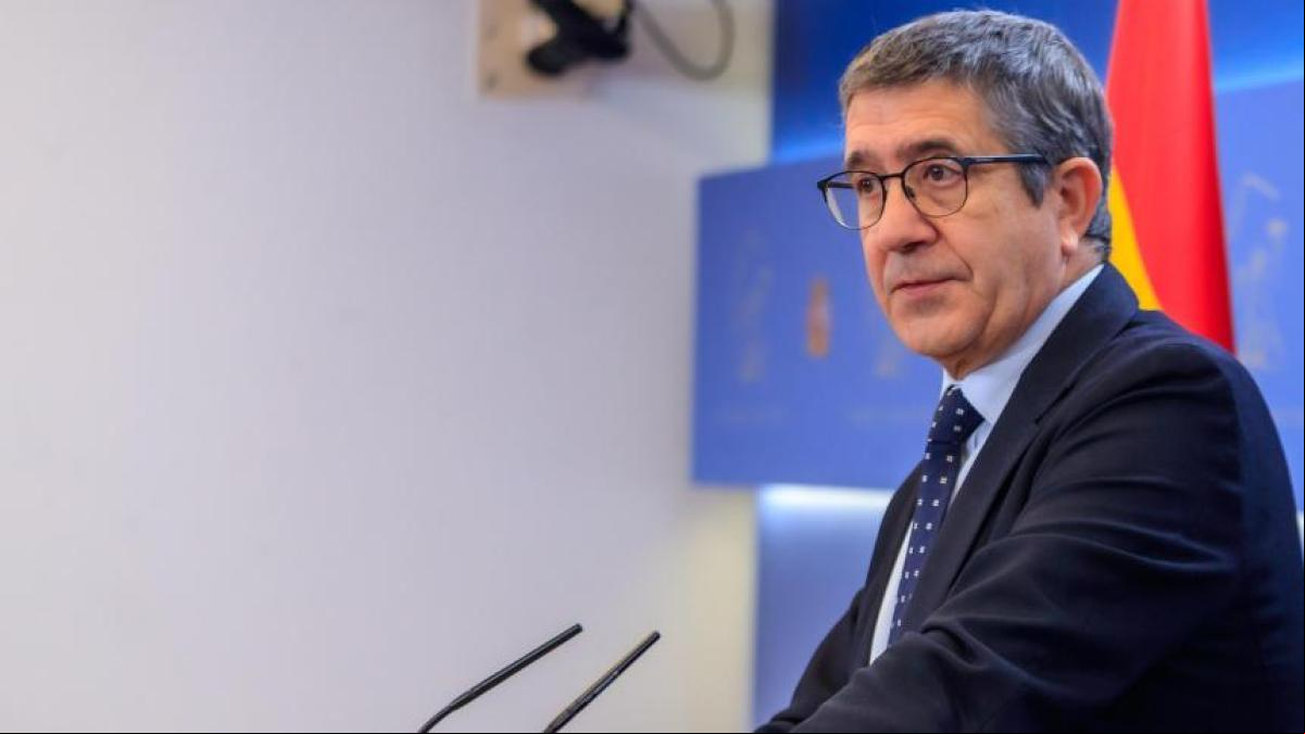 López acusa a Feijóo de “protestar mucho” pero “callar sobre las adjudicaciones a su entorno familiar
