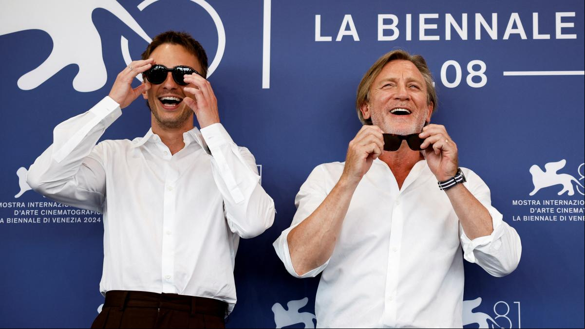 Daniel Craig se aleja de su etapa como James Bond con erotismo homosexual