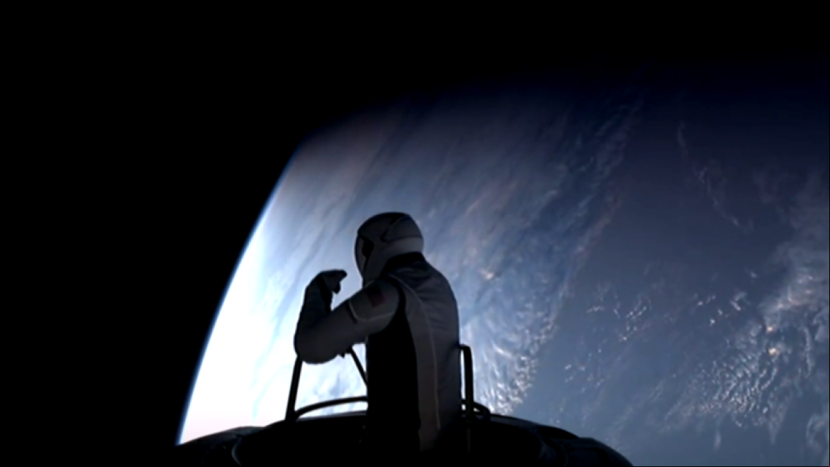 SpaceX hace historia al permitir la primera caminata espacial privada: “Desde aquí la tierra parece un mundo perfecto”