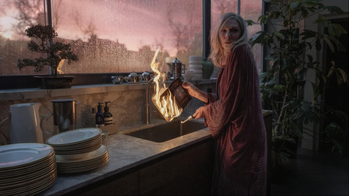 Cate Blanchett, acosada en el trillado thriller de Alfonso Cuarón para Apple TV+