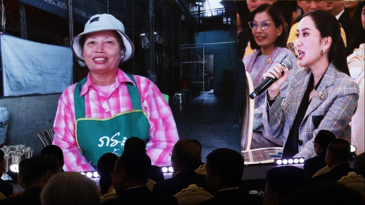 Shinawatra ingresa 275 euros en la cuenta de casi todos los tailandeses de más de 16 años