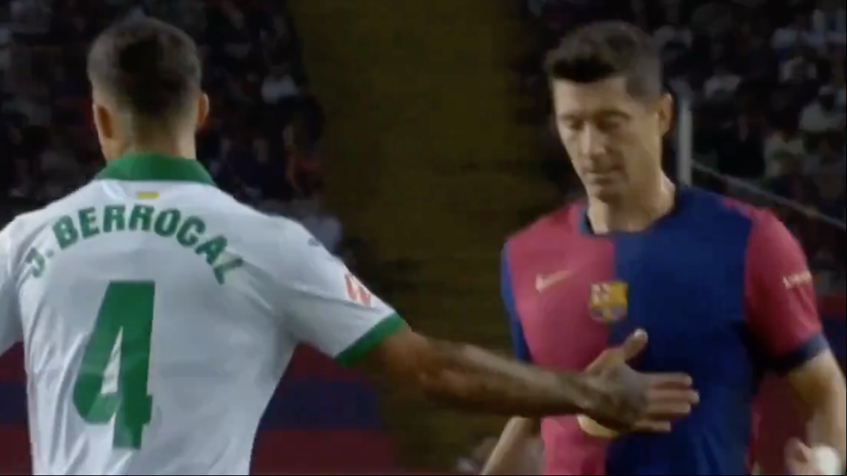 Lewandowski le toma el pelo al defensa del Getafe: “Está tan aburrido...”