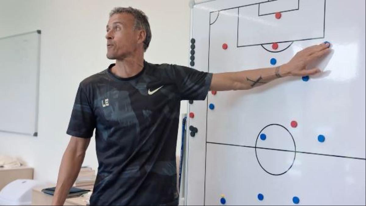 Luis Enrique también critica a Araujo en su serie documental No tenéis ni... idea