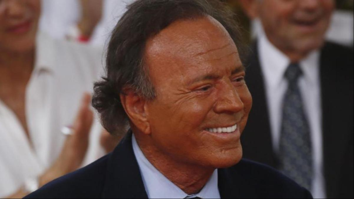 Julio Iglesias rompe su silencio y emite un contundente comunicado: Me han matado mil veces Julio Iglesias rompe su silencio y emite un contundente comunicado: Me han matado mil veces