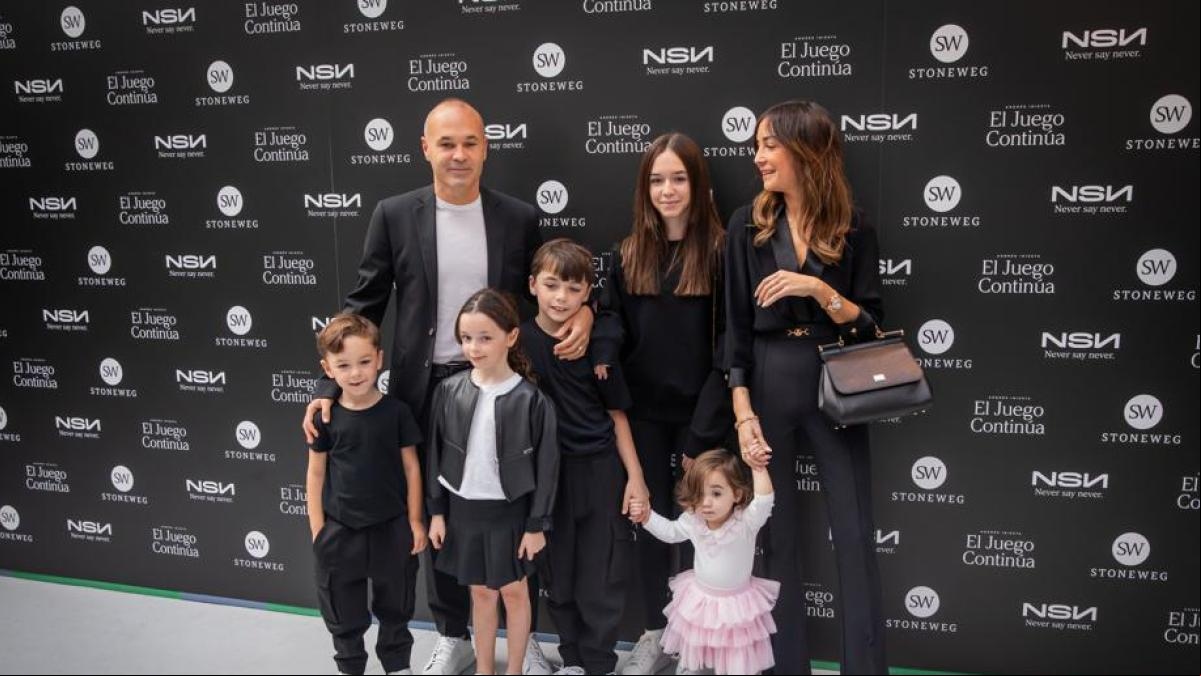 Iniesta no deja el fútbol ni de coña