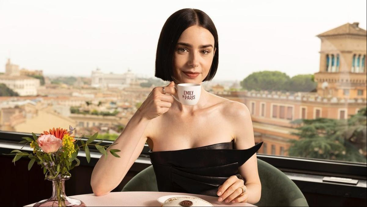 Lily Collins, madre de su primera hija a través de gestación subrogada