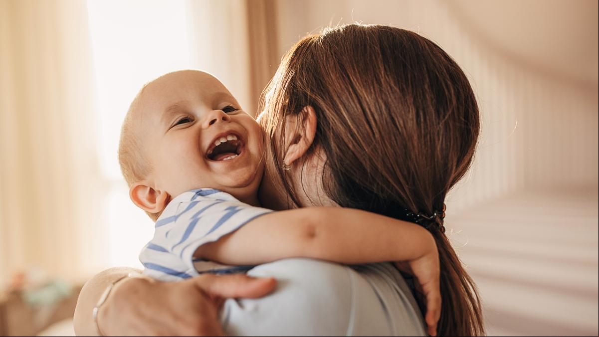 Del doctor Spock a la crianza respetuosa: las teorías sobre maternidad y las madres