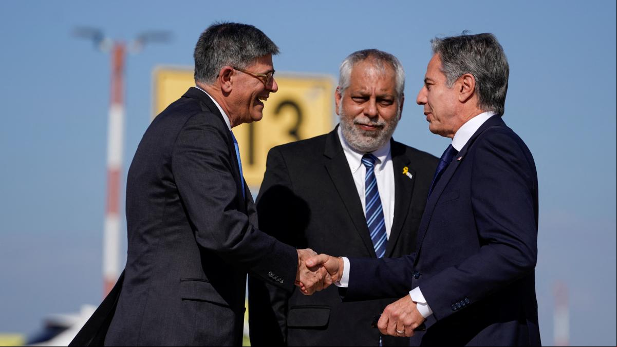 Blinken aterriza en Israel poco después de un ataque de cohetes de Hizbulah cerca de Tel Aviv