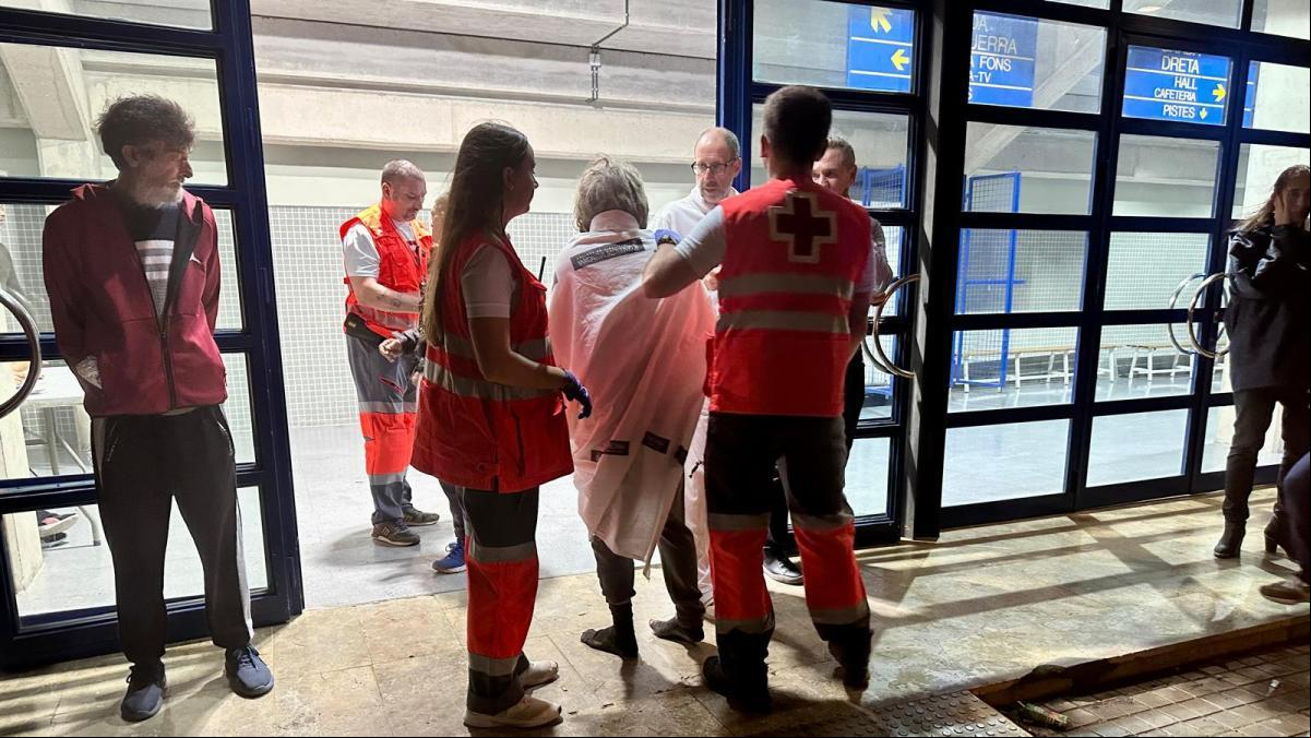 València, aislada durante horas con decenas de vecinos desalojados por las fuertes lluvias
