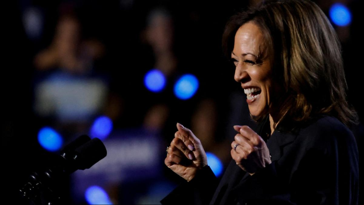 Kamala Harris gana impulso en las encuestas finales por la movilización del voto femenino