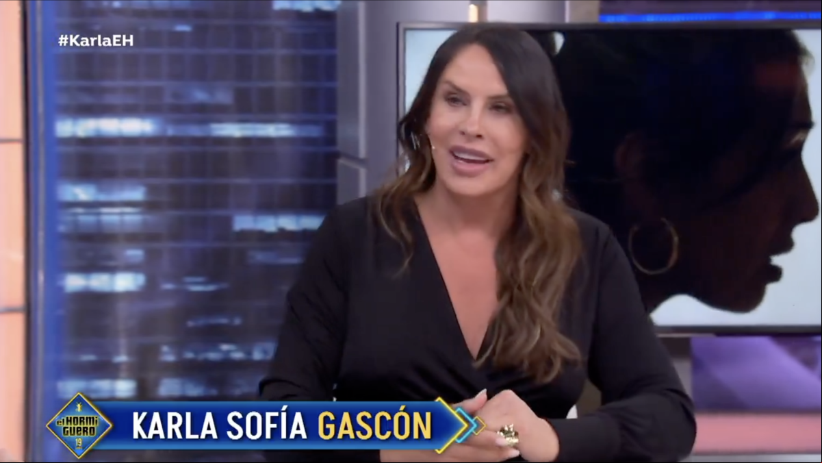 El espectáculo de Karla Sofía Gascón en su entrevista con Pablo Motos: desde peticiones hasta un tira y afloja