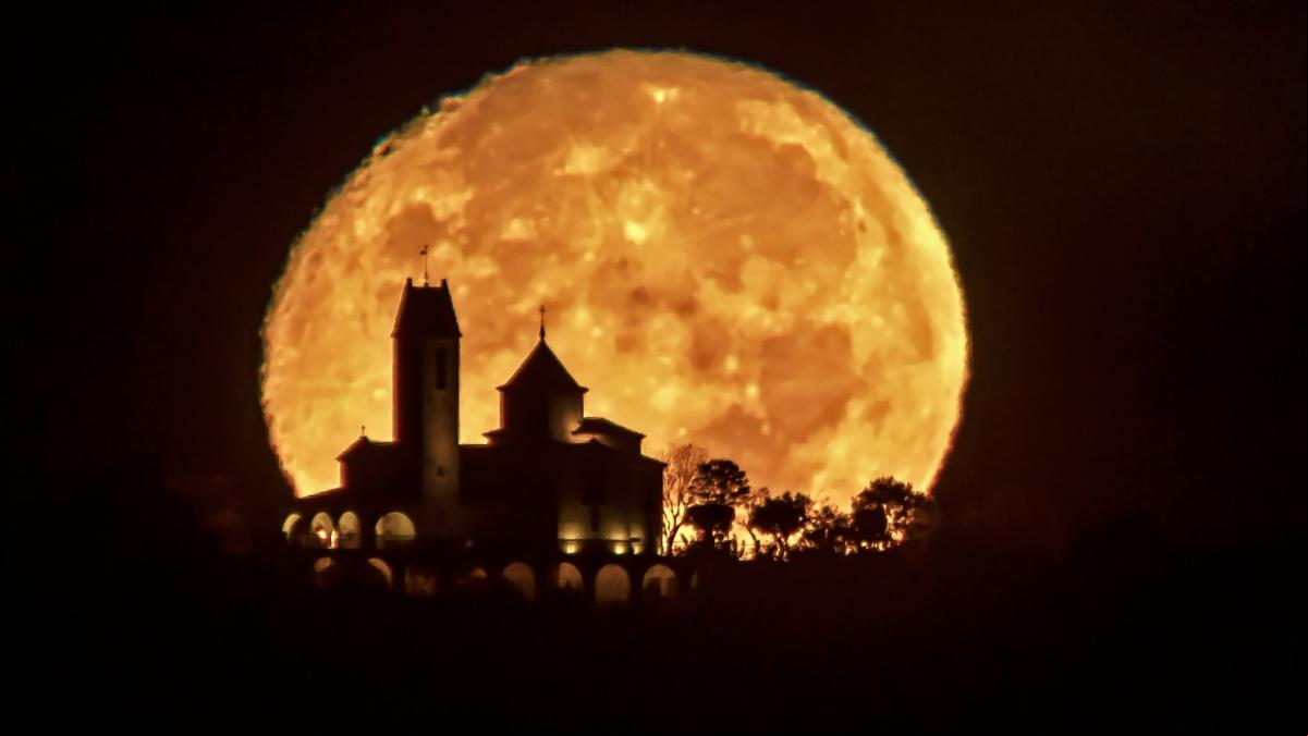 Los prolegómenos de la superluna del Castor