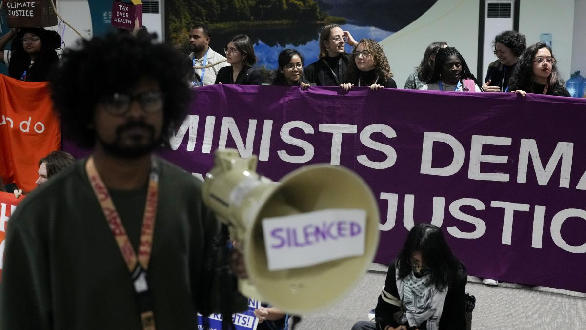 Protesta silenciosa de los activistas climáticos en la COP29 que se celebra en Azerbaiyán
