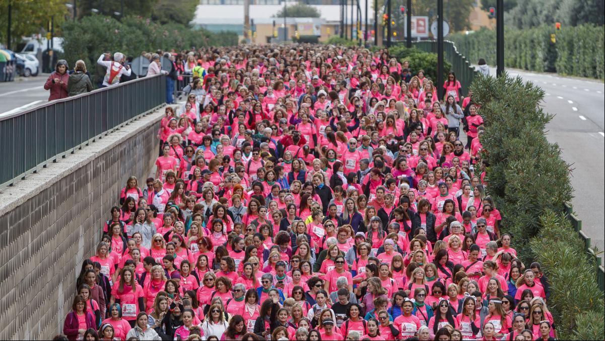 La marea rosa conquista Madrid con 36.000 participantes en la Carrera de la Mujer