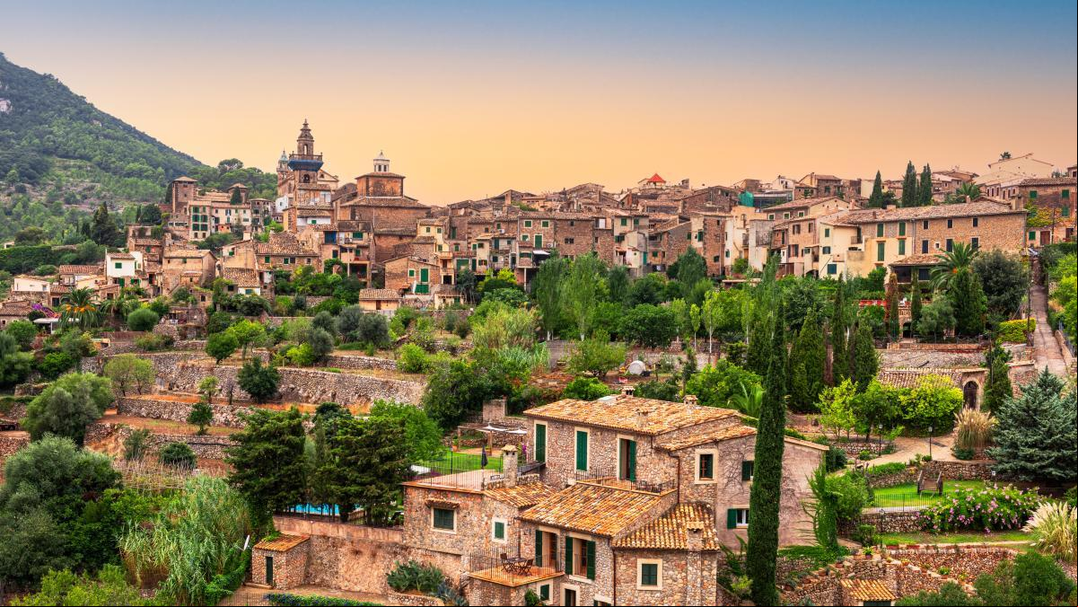 El pintoresco pueblo de Mallorca donde sus habitantes ingresan 5.500 euros al mes: un sitio idílico dónde Chopin compuso sus mejores obras
