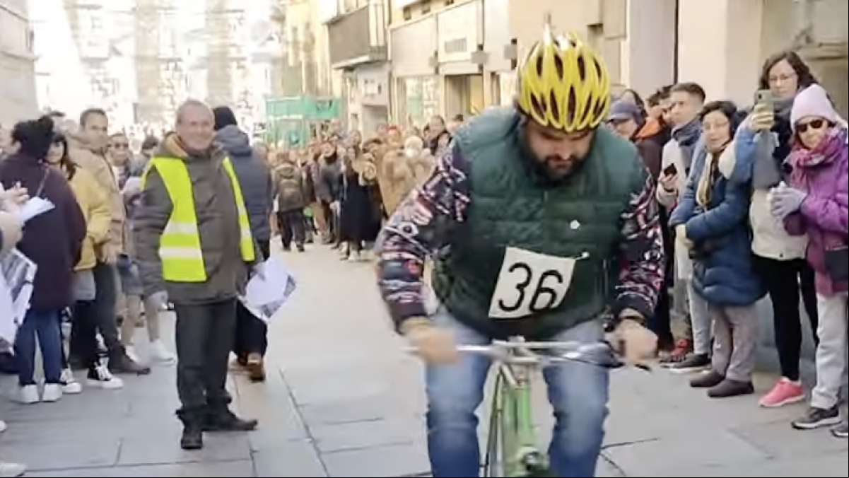 La peculiar tradición de Segovia por Navidad: así es la “carrera del pavo” (y el nombre engaña)