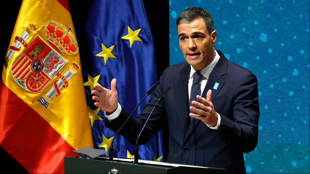 Sánchez urge a defender la democracia y alerta: “El fascismo es ya la tercera fuerza en Europa”