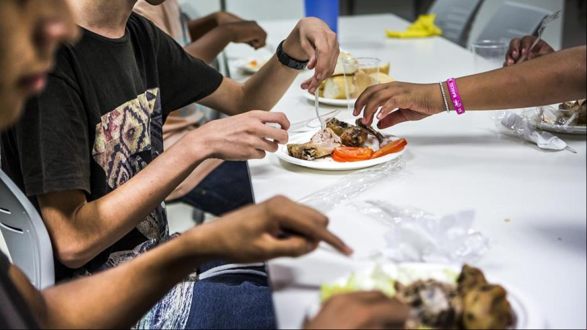 Hoja de ruta para sacar de la pobreza a 2,3 millones de niños y adolescentes