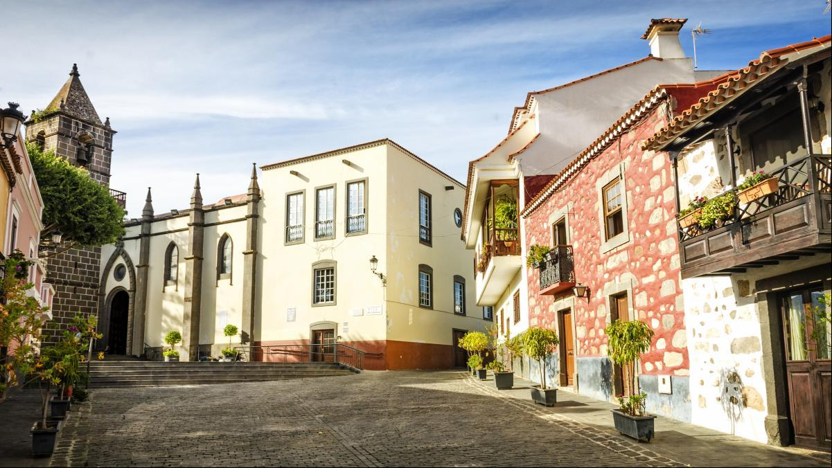 El encantador pueblo canario donde sus habitantes cobran más de 3.300 euros y guarda un misterioso tesoro escondido de la Reconquista