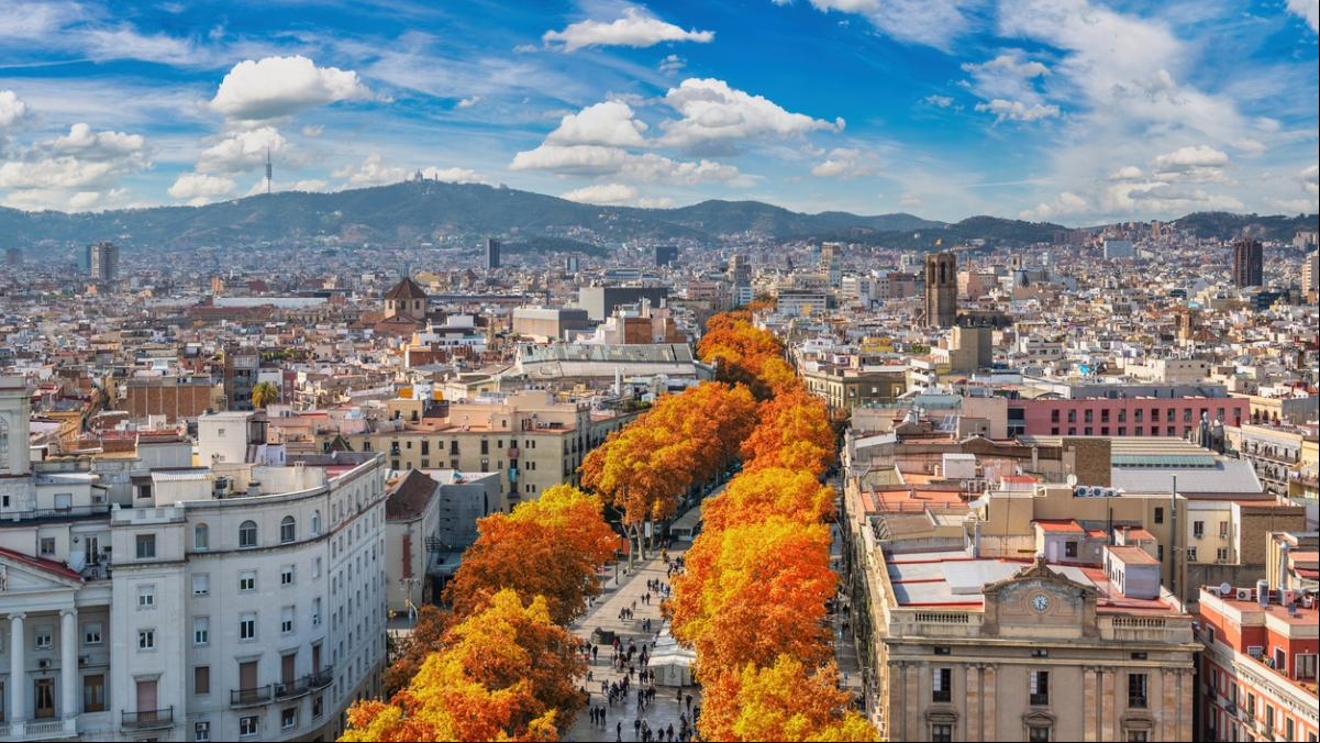 Un piso de tan solo 73.000 euros busca dueño en Barcelona: 77 m² con 3 habitaciones, cocina equipada y ascensor