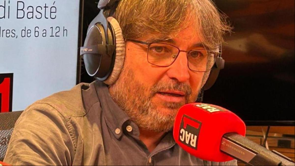 Jordi Évole: “Saqué dos quintos de cerveza en el despacho de Ayuso y se los tomó”