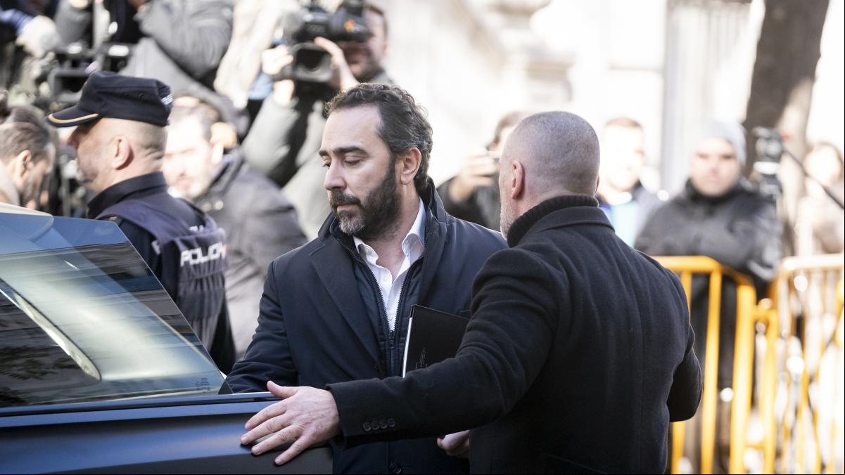 Interior prohíbe a Víctor de Aldama usar la medalla de la Guardia Civil