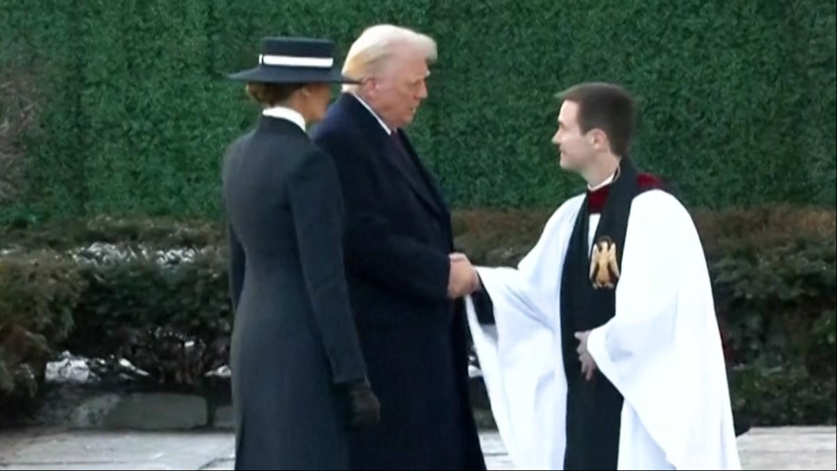 Trump se da un baño de masas antes de su toma de posesión y proclama el fin de la decadencia americana”