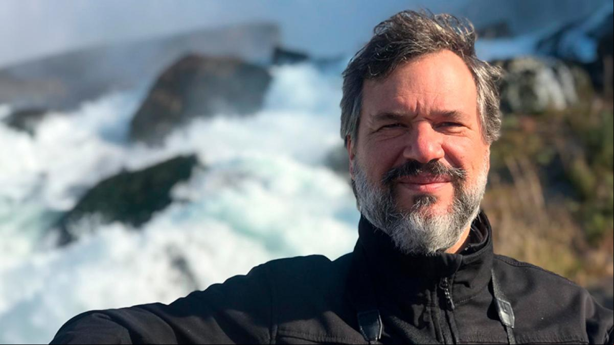 Xabier Irujo: “Como en la Alemania nazi, la élite política puede movilizar a la sociedad hacia la barbarie”