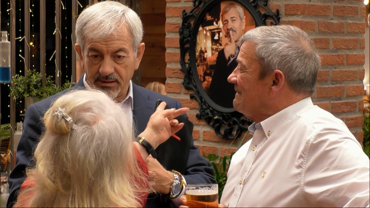 Carlos Sobera, incapaz de reaccionar ante la insólita pregunta de una soltera en First Dates: ¿Me estás vacilando?