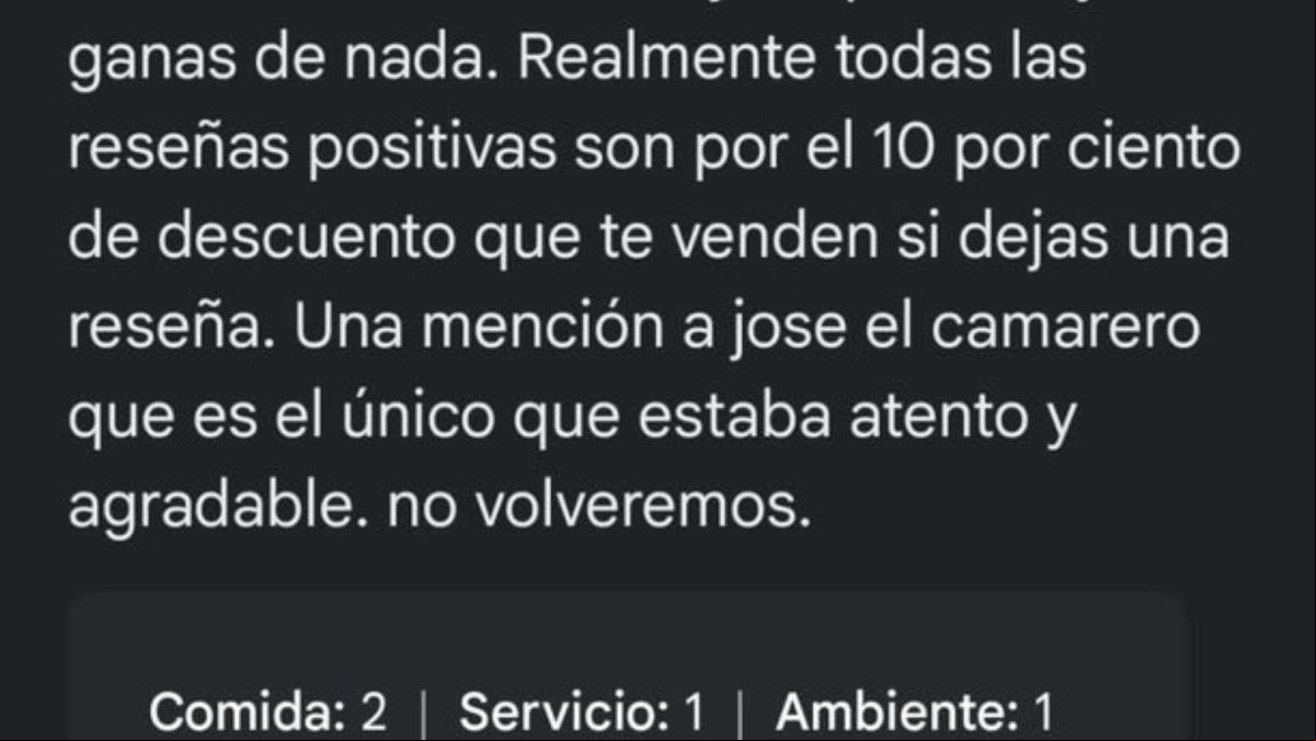 La surrealista reseña a un bar porque tardan más de una hora en servir la comida: “Dos pizzas que parecían rodajas de piernas de mutante”