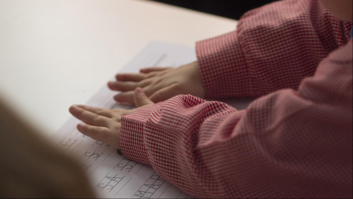 Expulsado un niño de preescolar por su agresividad y reacciones violentas con compañeros y profesores