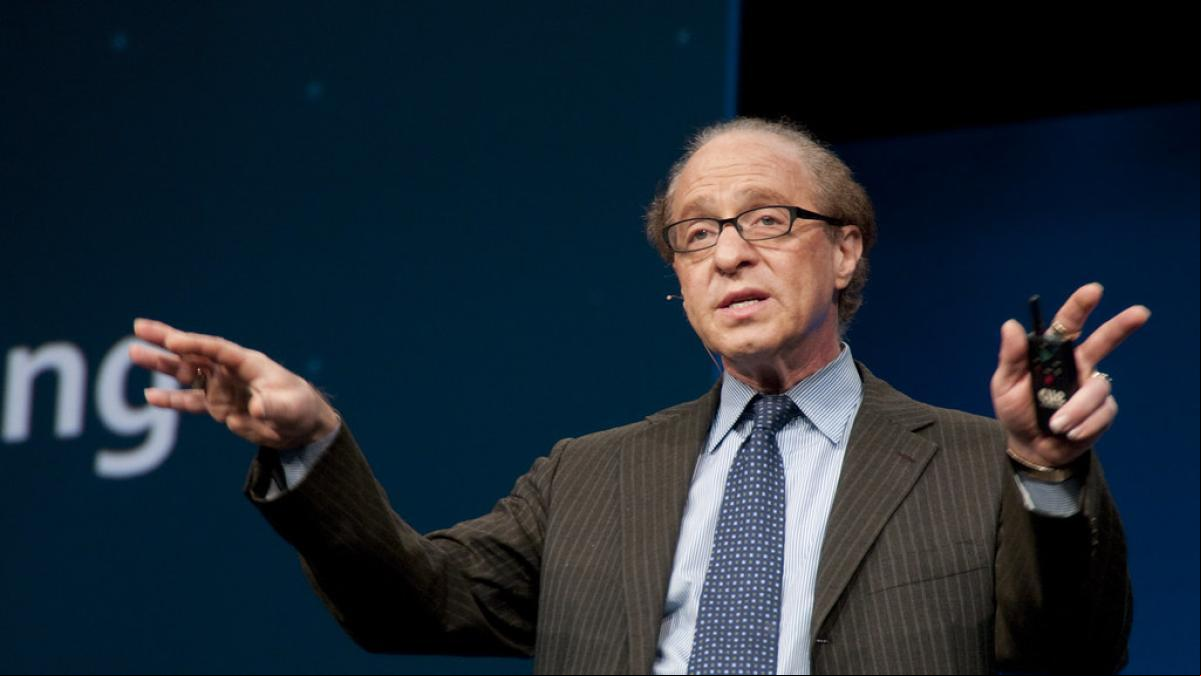 Ray Kurzweil, futurista y experto en IA: “En 2040 habrá nanorobots que entren en tu cerebro para hacer copias de tus recuerdos y personalidad”