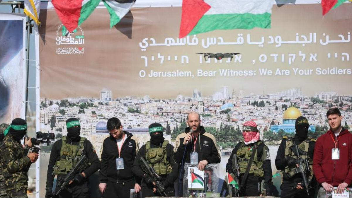 Hamas y la Yihad liberan a tres rehenes e Israel a 369 presos palestinos pero la tregua en Gaza está en el aire