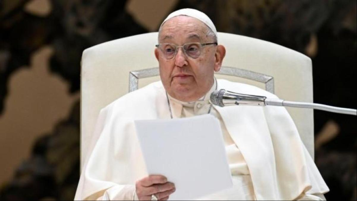 El papa Francisco sigue estable y sin fiebre mientras continúa con el nuevo tratamiento