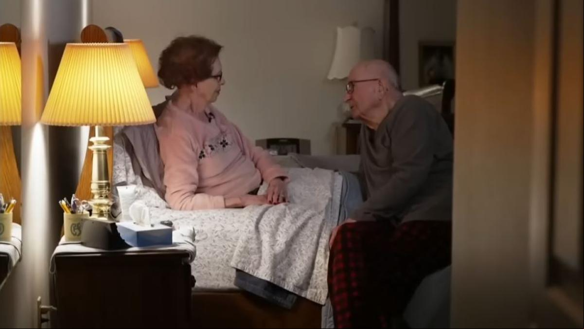 Esta pareja de nonagenarios llevan 68 años casados y han confesado su dulce secreto antes de ir a dormir: “Si tenemos un desacuerdo, esto lo soluciona”
