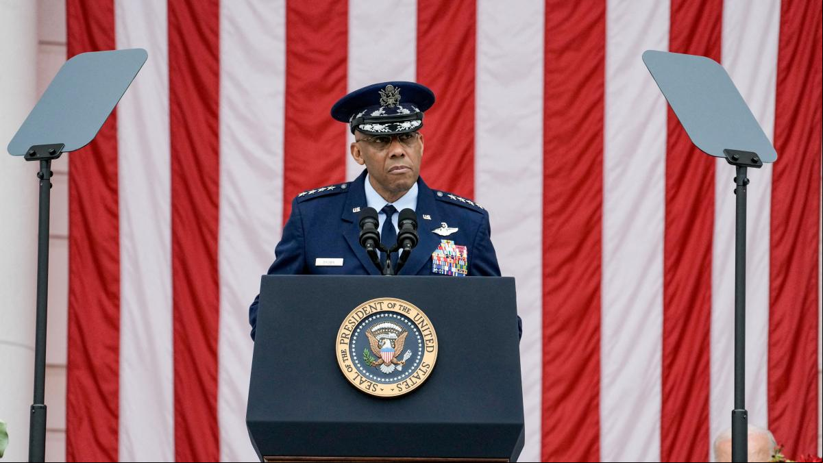 Trump echa al jefe militar por el caso George Floyd