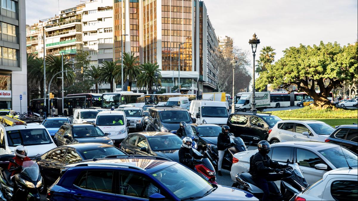 El corte de Urgell convierte en una ratonera la Diagonal y sc Macià