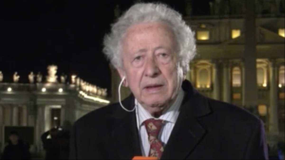 El sorprendente motivo por el que el periodista Antonio Pelayo regala al papa Francisco una botella de coñac anual