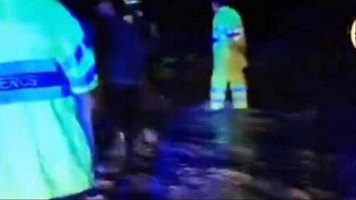 Rescatadas 40 personas atrapadas en sus vehículos en la AP-4 por el desbordamiento de un arroyo en Jerez