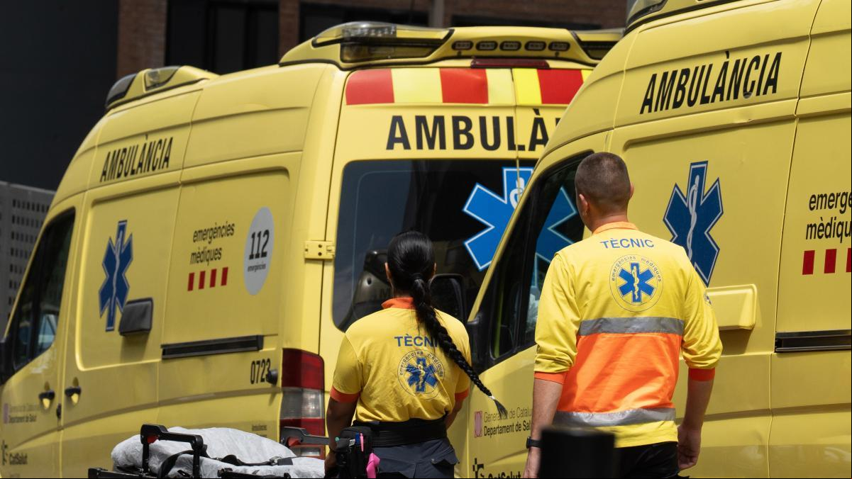 Aparece un hombre sin piernas, ensangrentado y en pijama hospitalario frente a urgencias: “Me acerco y veo que se mueve”