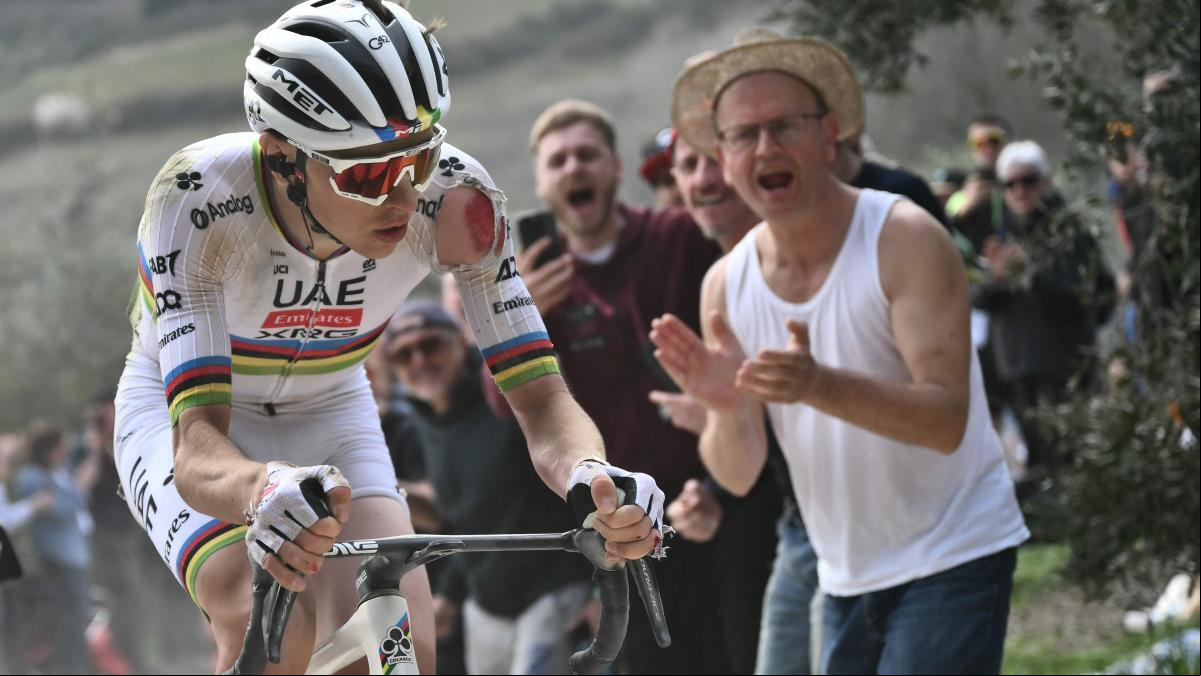 El más difícil todavía: Pogacar gana la Strade Bianche tras sufrir una aparatosa caída El más difícil todavía: Pogacar gana la Strade Bianche tras sufrir una aparatosa caída