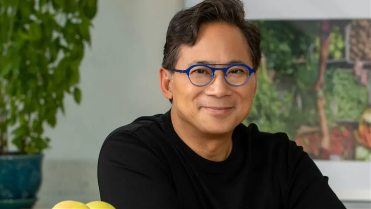 William Li, cardiólogo de Harvard: “Vimos que el secreto de algunas personas que superan los 100 años es nutrir 4 bacterias intestinales, las guardianas de la longevidad”