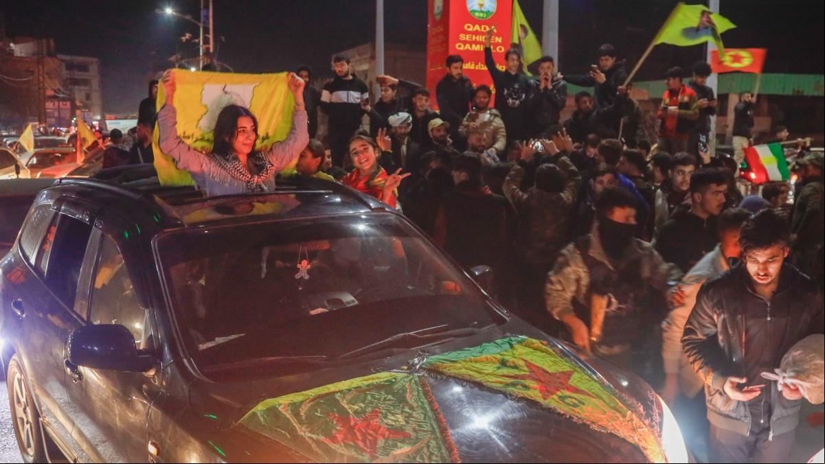 Los kurdos firman la paz y se integrarán en Siria