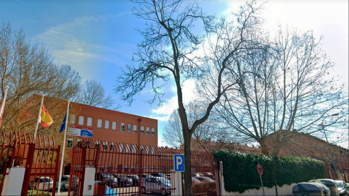 Brutal agresión a una menor a la salida del instituto Isidra de Guzmán en Alcalá de Henares