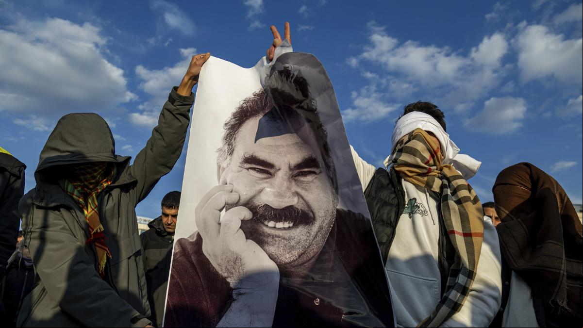 Öcalan, renunciar a las armas para avanzar