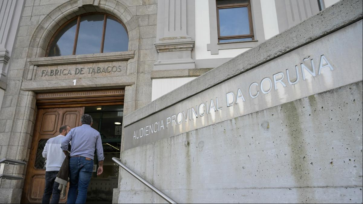 Un jubilado deberá pagar 500 euros por llamar “gorda” y pegar a una mujer le pedía paso en una acera