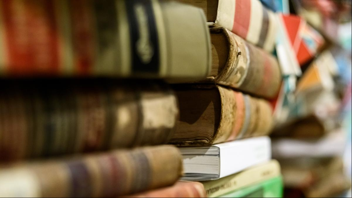 Dos mil libros y cuarenta mudanzas