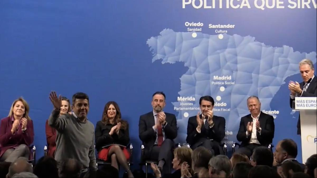 Bendodo traslada el “apoyo y compromiso” del PP nacional con Mazón “pese a todo el ruido”