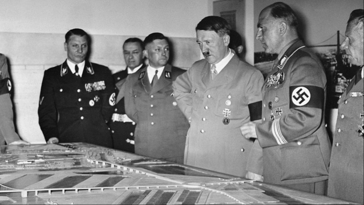 De Hitler a Mussolini pasando por el Valle de los Caídos: la obsesión del fascismo por la eternidad a través de la arquitectura