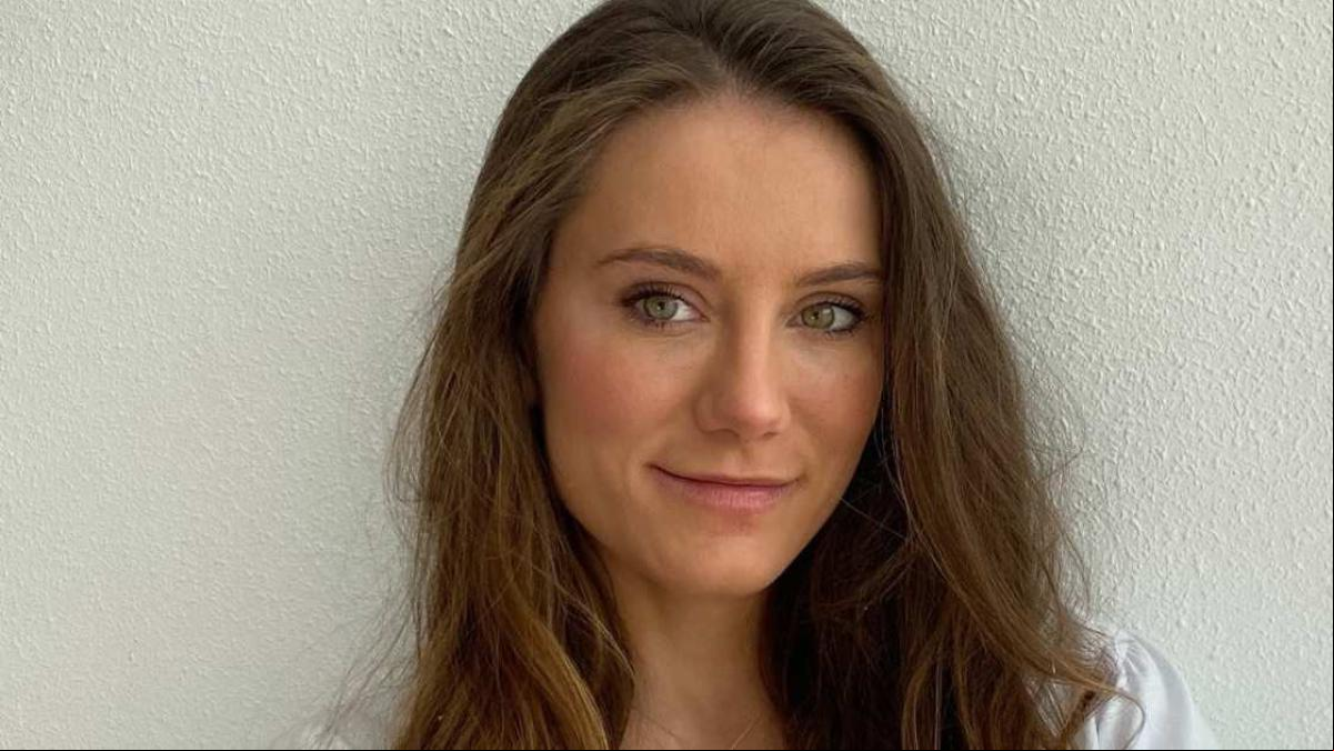 Gadea Braceras, dermatóloga: “Dormir con el pelo mojado favorece la aparición de hongos y promueve la rutura capilar”